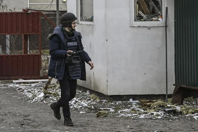 El bombardeo ocurrió por la tarde cuando el periodista viajaba con otros cuatro comunicadores. Foto: AFP   