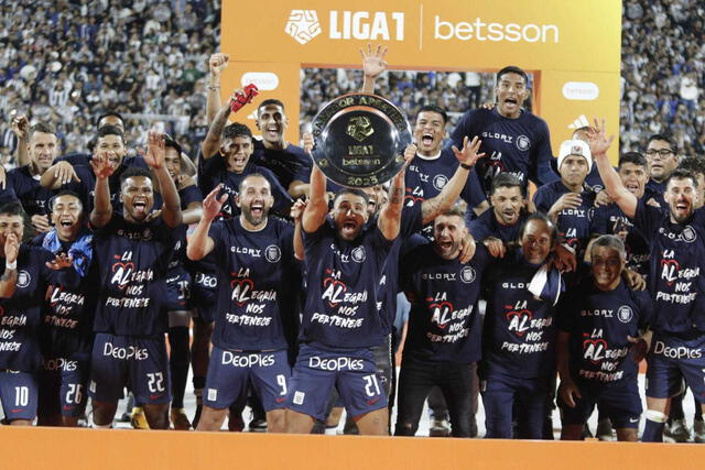 Solo jugadores de Alianza Lima celebraron en el campo. Foto: La República.   