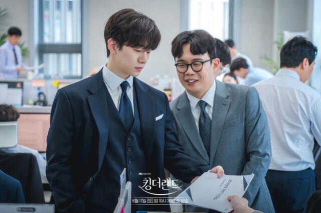 Junho y su secretario en el k-drama 