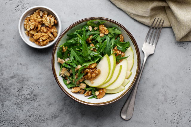 También puedes acompañar tus ensaladas con frutos secos. Foto: difusión   