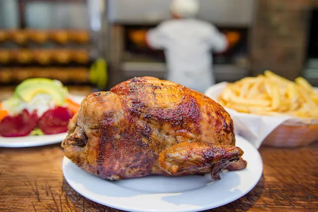  El pollo a la brasa está ubicado en el puesto 11 de los mejores platos de pollo. Foto: Taste Atlas   
