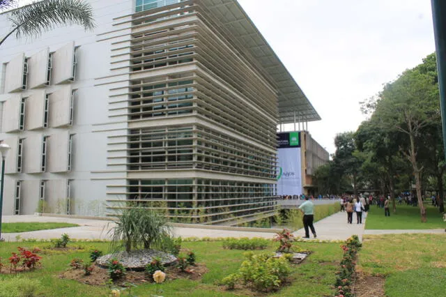 Las instalaciones de la Ucab, el escenario para llevar a cabo el primer debate de candidatos de oposición. Foto: Smapse   