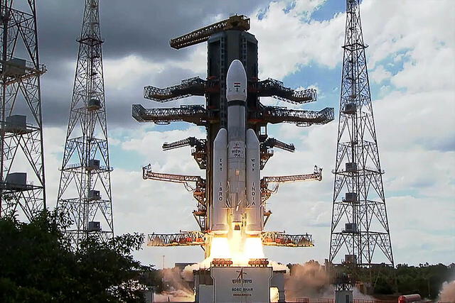 Despegue del cohete ISRO que transporta a la nave espacial Chandrayaan-3. Foto: ISRO / AFP   