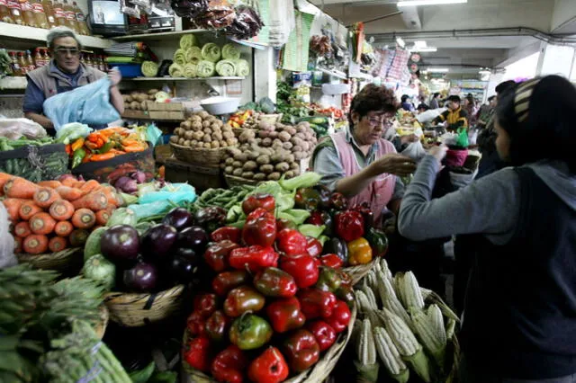 Especialistas aseguran que la inflación a la baja en los próximos meses es incierto, debido a que esto dependerá de factores diversos, como la economía internacional. Foto: Andina   