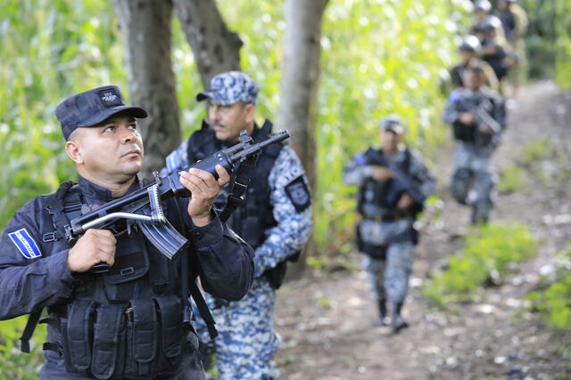 Militares y policías han cercado la región de Cabañas, en El Salvador. Foto: @nayibbukele/Twitter   