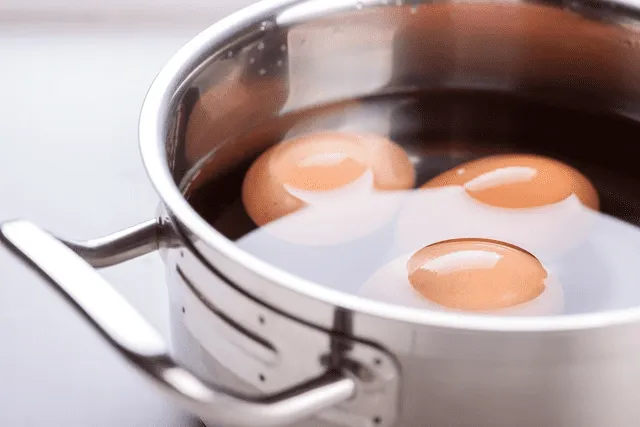  Los huevos hierven a una temperatura mayor a 65°. Foto: difusión    