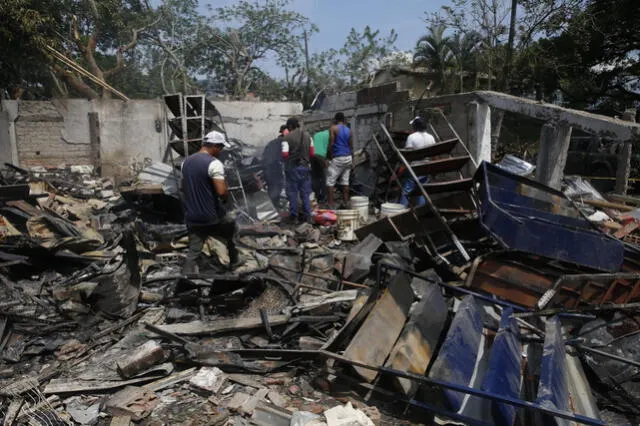  Escombros de un vivienda destruida por un ataque con coche bomba dirigido a una estación policial. Foto: EFE    