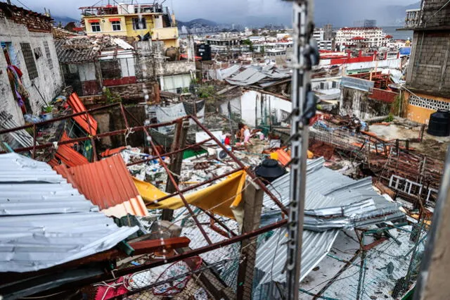  El primer informe oficial del Gobierno tardó más de 24 horas después del impacto del huracán por problemas en las comunicaciones. Foto: EFE   