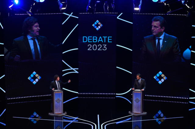  Los candidatos a la Presidencia argentina, Sergio Massa y Javier Milei, participaron en un debate presidencial en la Facultad de Derecho de la Universidad de Buenos Aires (UBA). Foto: EFE   