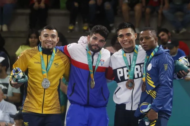 Podio de lucha grecorromana -67 kg: Julián Horta con la plata, Luis Orta con el oro y Nilton Soto con el bronce. Foto: Instagram   