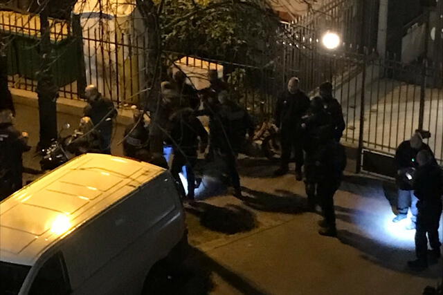El atacante de un nuevo atentado en París logró ser detenido por las autoridades. Foto: @BFMTV/Twitter   