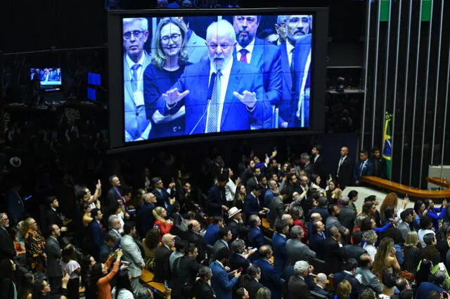  Brasil ascendió un puesto en el ranking, mientras que Estados Unidos y China continúan liderando el top de las economías del mundo. Foto: EFE   