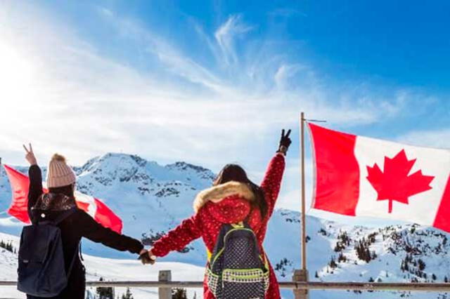 Muchas personas viajan a Canadá para trabajar y estudiar. Foto: Expansión   