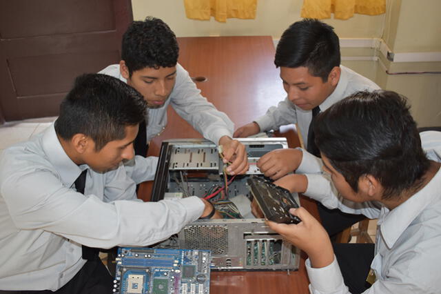 Estudiantes de Computación e Informática. Foto: IETSP Huaycán    