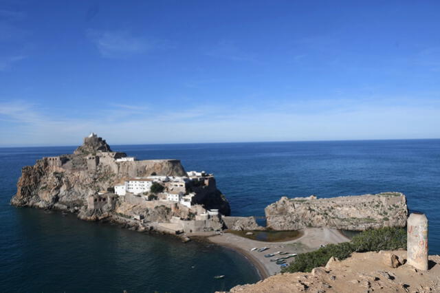 El Peñón de Vélez de la Gomera en su momento albergó a 400 residentes. Foto: Barrys Border Points   