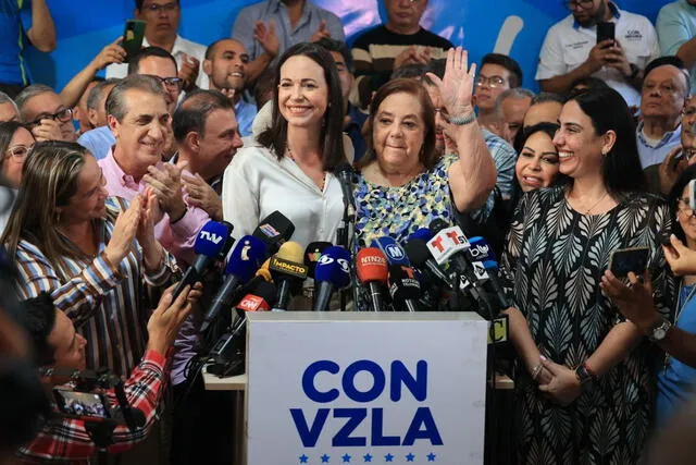 Presentación de Corina Yoris junto a los dirigentes de la Plataforma Unitaria Democrática. Foto: X/WalterVMG    