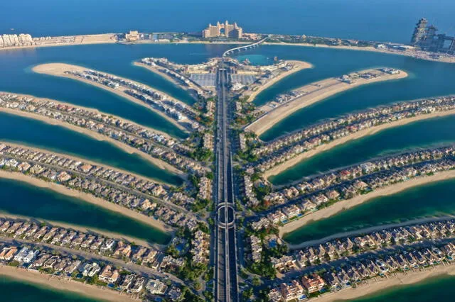 Palm Jumeirah, la primera y más famosa de las tres islas, comenzó su construcción en junio de 2001 por Nakheel, una empresa propiedad del gobierno de Dubái. Foto: Axcapital   