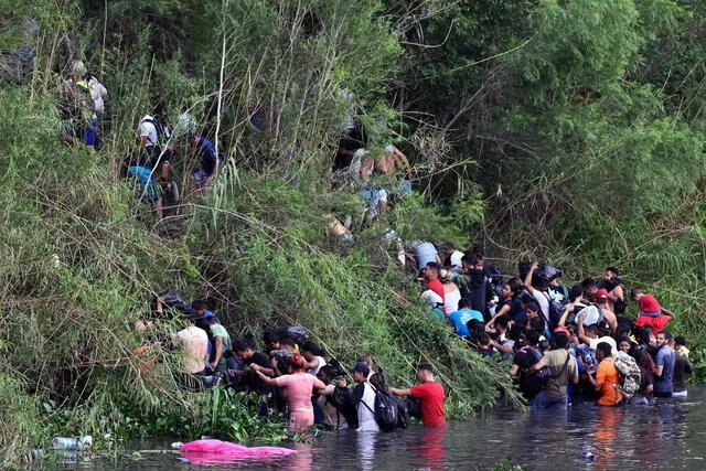 río bravo mexico | migrantes cruzando rio usa