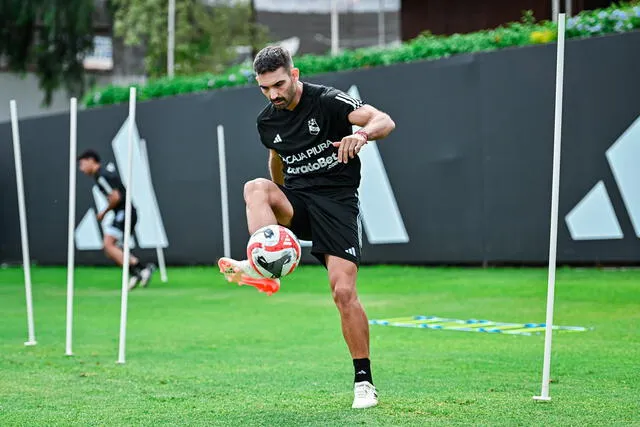 Vía redes sociales, el cuadro rimense celebró el regreso de su goleador a las prácticas. Foto: Sporting Cristal   