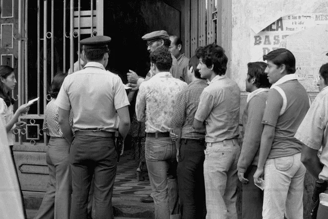 Lima, 8 de abril de 1979. Más de 30.000 jóvenes realizaron el examen de admisión a la Universidad Nacional Federico Villarreal. Foto: Rómulo Luján/El Peruano   