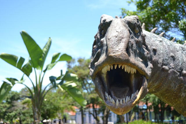 En el Museo de Dinosaurios de Peirópolis están ubicadas enormes réplicas de dinosaurios. Foto: Pixabay   