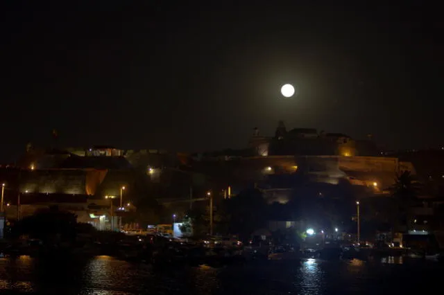  Luna llena desde Cartagena de Indias, Colombia. Foto: EFE   
