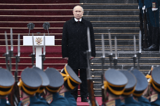 Durante una lujosa ceremonia en el Kremlin, el presidente de 71 años asumió el cargo. Foto: AFP   