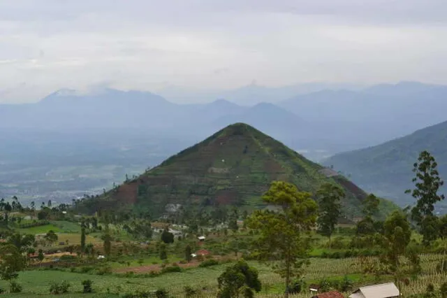 Un estudio multidisciplinario ha revelado que la construcción del Gunung Padang se remonta a más de 16.000 años o posiblemente 27.000. Foto: El Espectador   