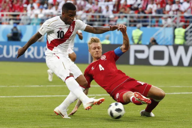 Farfán jugó ante Dinamarca en Rusia 2018. Foto: AFP.   