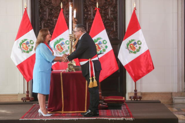 Santiváñez posee un amplio historial académico y laboral. Foto: Presidencia   