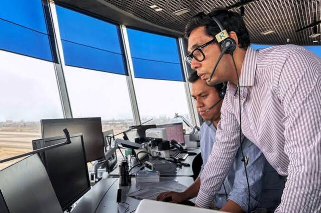 Controladores aéreos pueden percibir sueldos de hasta S/18.000 al mes. Foto: difusión    
