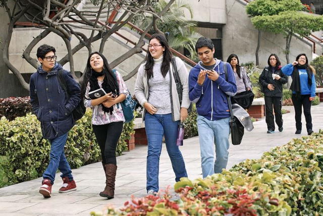  Universitarios solicitan extensión del bachillerato al Parlamento. Foto: Andina   