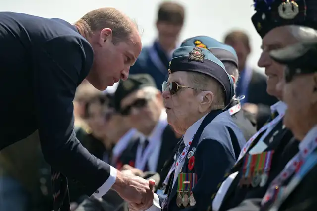  En una conversación con un veterano de guerra, William compartió detalles sobre la evolución del tratamiento de Kate Middleton. Foto: AFP<br>    