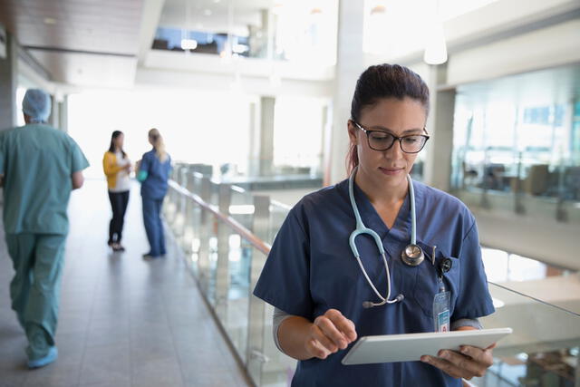 La investigación analizó el costo promedio de la cobertura de seguro de salud y los salarios promedio en diferentes países. Foto: iStock   