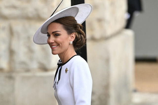  Kate Middleton se presentó al cumpleaños del rey Carlos III entre aplausos. Foto: AFP<br>    