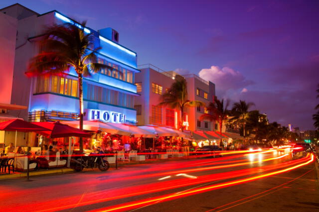  Las calles de Ocean Drive de noche son las más espectaculares para los turistas. Foto: Sky Airlines    