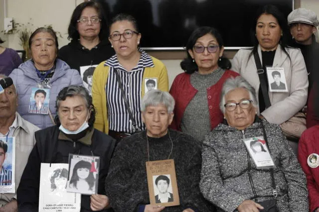 Familiares de las víctimas se reunieron en la sede de la Asociación Pro Derechos Humanos para participar en la audiencia de la Corte IDH. Foto: Marco Cotrina- La República.   
