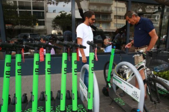  Los ciudadanos podían acceder a planes de 1 mes o 3 meses para usar los scooters. Foto: Andina   