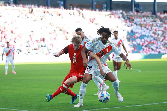  André Carrillo ingresó en el segundo tiempo del partido ante Canadá por Copa América. Foto: AFP   