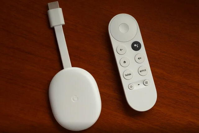  Así luce el Google Chromecast y su control remoto. Foto: Geeknetic   