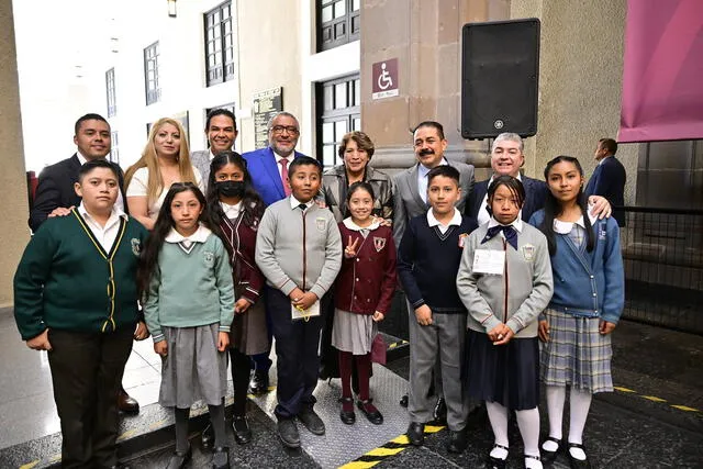  57.489 alumnas y alumnos de primaria y secundaria serán beneficiados por la Beca Bienestar Edomex. Foto:X/Delfina Gómez    