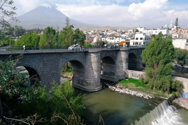 El puente Bolognesi en Arequipa se construyó en 1608. Foto: GORE   