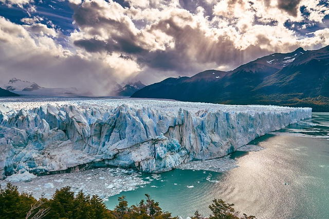  El Parque Nacional Los Glaciares en Argentina, uno de los mejores 100 lugares del mundo para visitar. Foto vía Voyagers Travel   