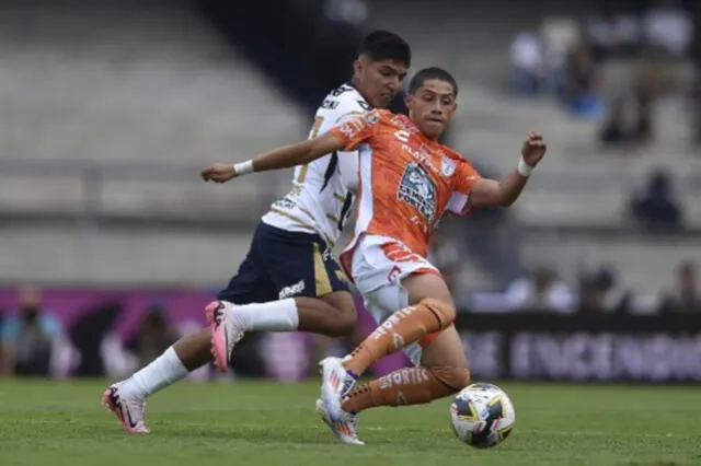 Piero Quispe no fue titular en el triunfo de Pumas ante Pachuca. Foto: AFP   