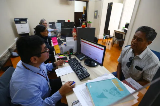 Los trabajadores del Poder Judicial que ganen S/1.950 soles o menos, recibirán un bono en agosto. Foto: Andina    