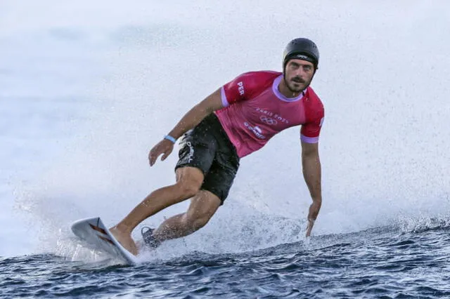  Alonso Correa tendrá la oportunidad de conseguir su primera medalla histórica si gana en la competencia de surf. Foto: difusión   