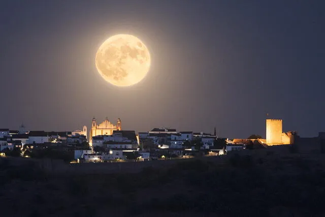 En agosto, se verá la primera superluna del año. Foto: Sky at Night Magazine   