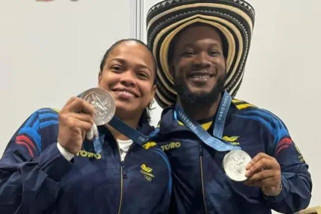  Yeison López y Mari Sánchez posando con sus medallas. Foto: El Espectador   