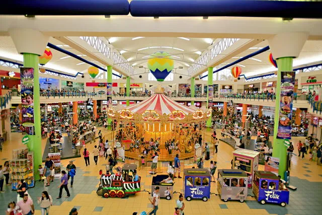  Esta tienda cuenta con tres áreas de comida que reúnen a 100 restaurantes. Foto: Albrook Mall/Facebook<br>    