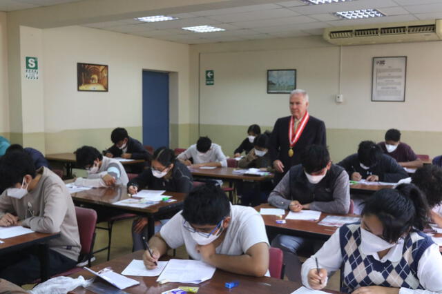 Más de 5.000 estudiantes postularon en el examen de admisión 2024-II. Foto: Andina   